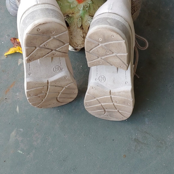 Mossimo Supply Co lt grey sweater boots - Picture 4 of 5